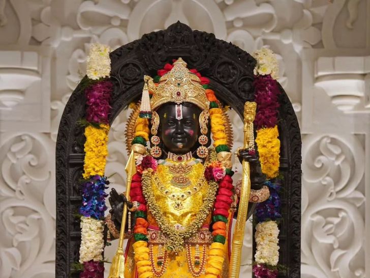 Ayodhya Darshan Tour Package - Ram Janmabhoomi Mandir entrance with devotees
